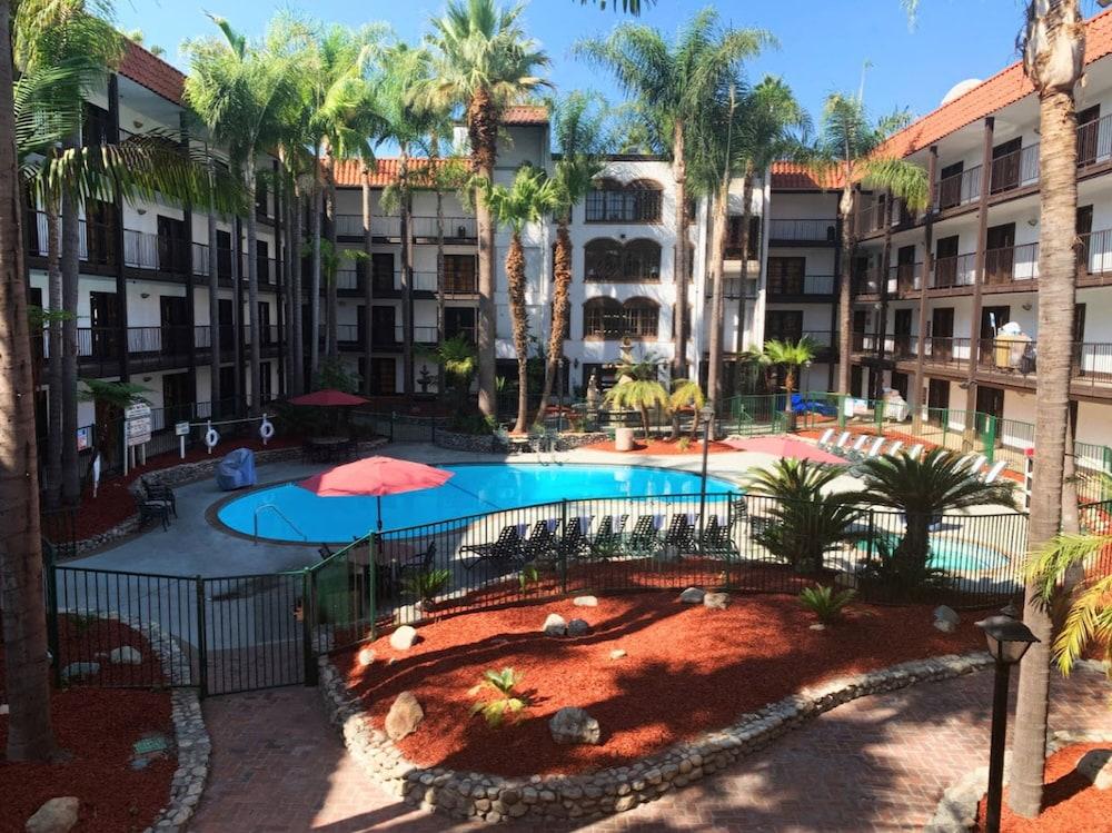 Buena Park Grand Hotel & Suites Exteriör bild