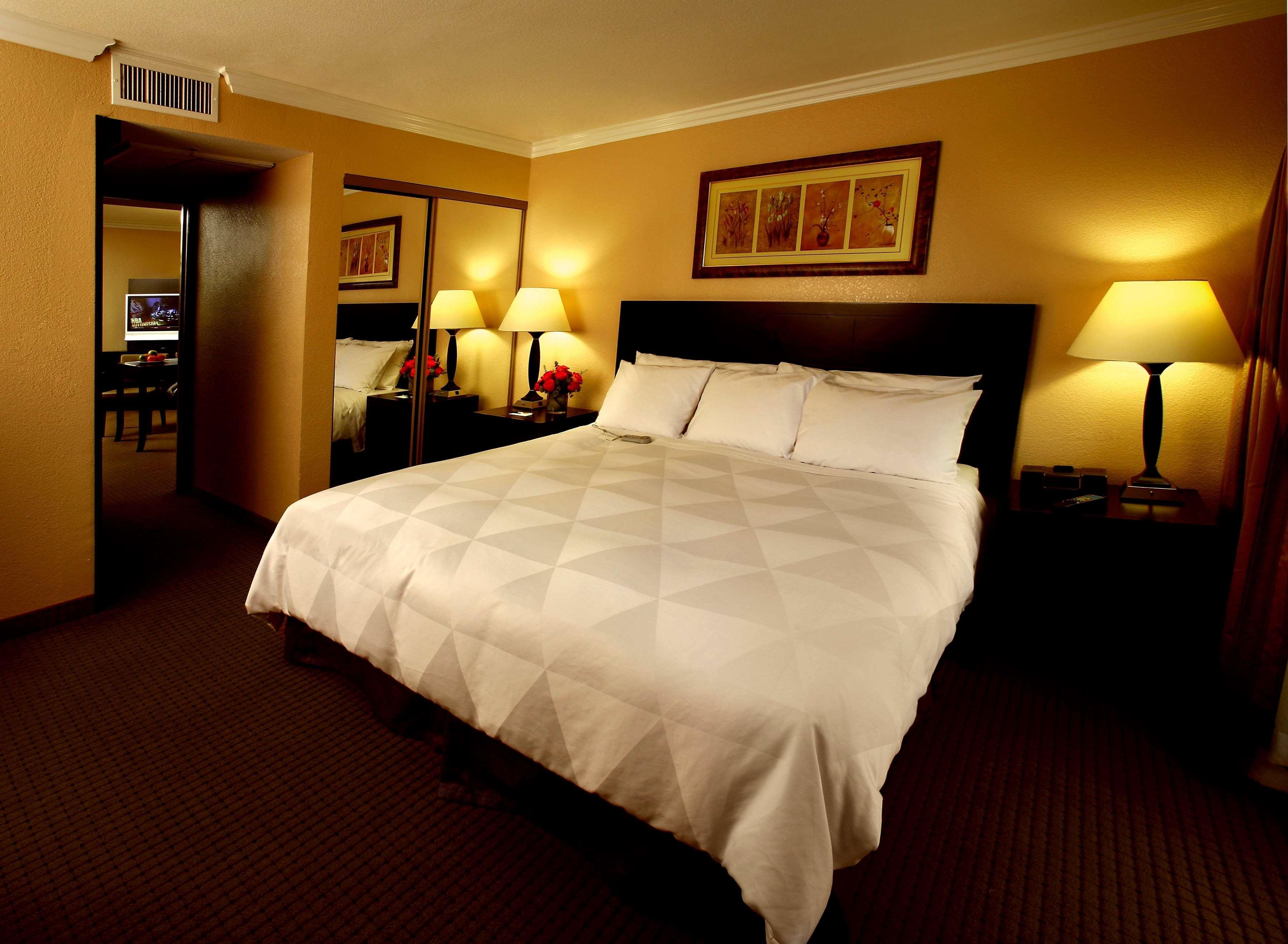 Buena Park Grand Hotel & Suites Rum bild